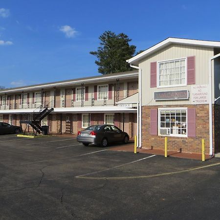 Pine Crest Motor Lodge Holly Springs Exterior photo