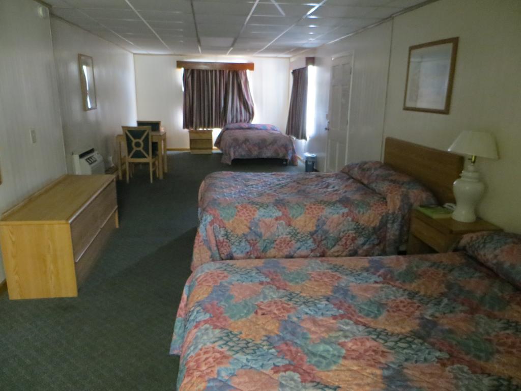 Pine Crest Motor Lodge Holly Springs Room photo