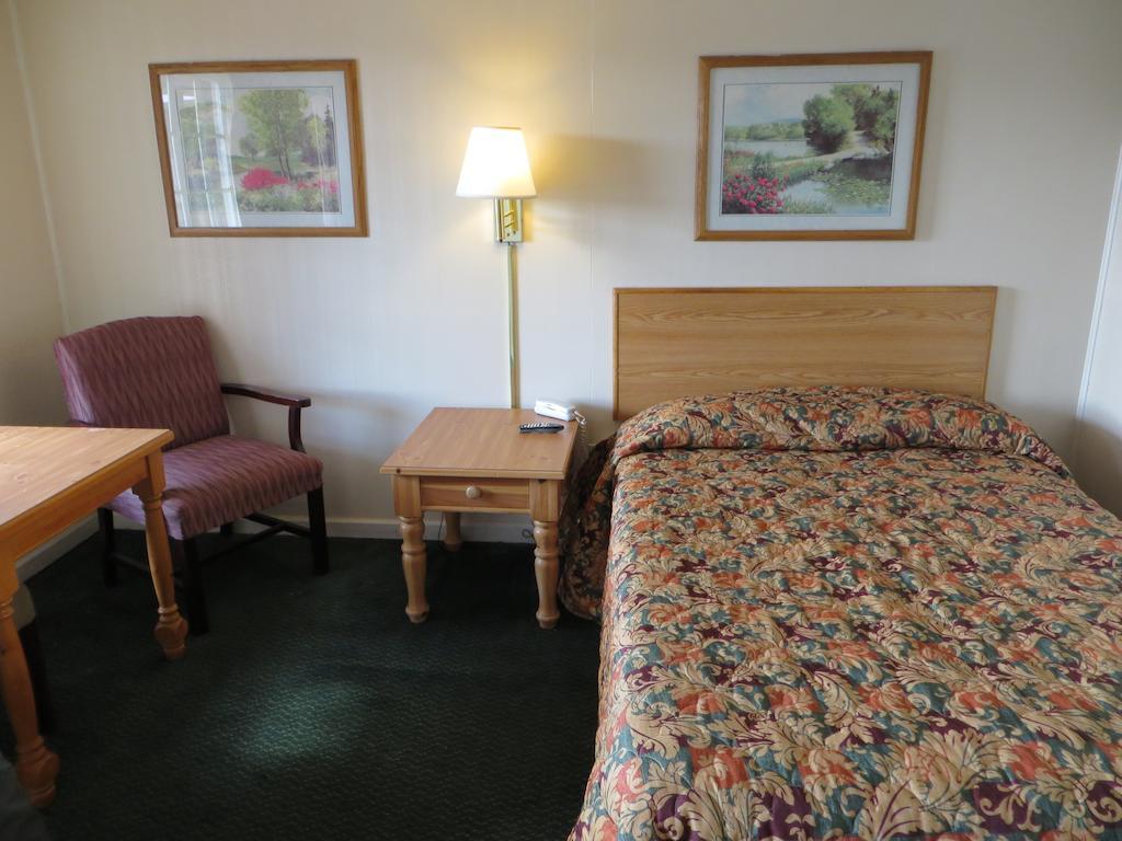 Pine Crest Motor Lodge Holly Springs Room photo